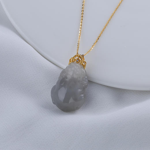 【宏艺珠宝】金蟾墨韵·18K金和田玉挂坠（默认送银s925项链） 商品图0