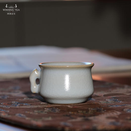 问鼎汝瓷收藏款月白鱼把缸杯（单耳） 商品图0