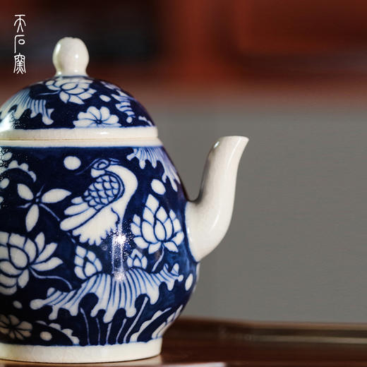 问鼎天石窑白陶泥元青花梨形壶（一路莲科） 商品图5