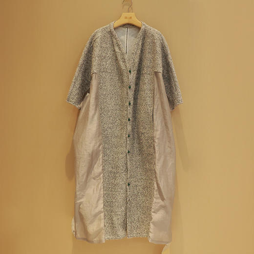 【抖音专属】V领开衫式连衣裙（19707679素采） 商品图1