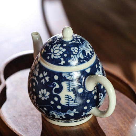 问鼎天石窑白陶泥元青花梨形壶（一路莲科） 商品图1