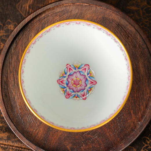 溢珍堂绿地缠枝图案斗笠杯 商品图1