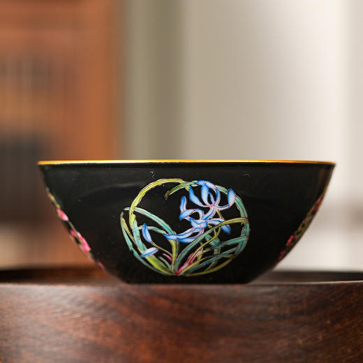 溢珍堂黑地梅兰竹菊卧足杯 商品图5