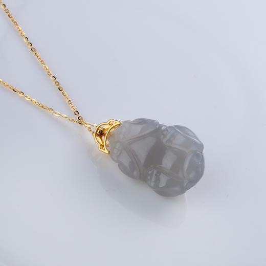 【宏艺珠宝】金蟾墨韵·18K金和田玉挂坠（默认送银s925项链） 商品图2