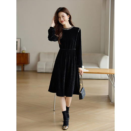 【专属特价】熙世界法式复古气质黑色丝绒连衣裙女秋冬内搭打底赫本风a字裙 商品图4