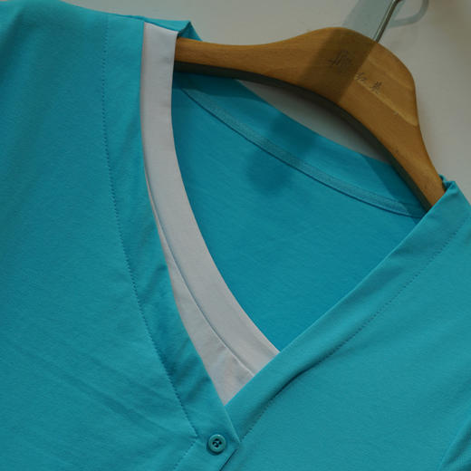 VIVIAN LIU薇薇安刘R2447305初秋不对称V领胸假两件撞色针织衫 商品图2