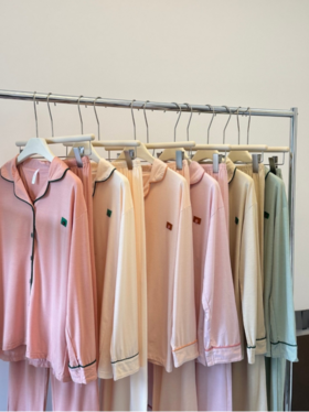 ❤️❤️【诗慕小姐2024秋冬新款简约可外穿舒适家居服套装3688款】✅天然纤维，🤭柔软、🤭透气、🤭耐磨、🤭方便清洗 ✅版型宽松又遮肉，✨躺着、🍹摊着、🌸坐着都很舒坦