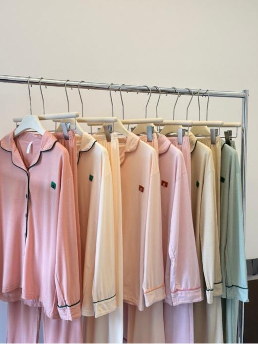 ❤️❤️【诗慕小姐2024秋冬新款简约可外穿舒适家居服套装3688款】✅天然纤维，🤭柔软、🤭透气、🤭耐磨、🤭方便清洗 ✅版型宽松又遮肉，✨躺着、🍹摊着、🌸坐着都很舒坦 商品图0