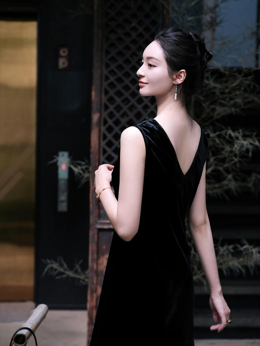 盛唐牡丹 |黑色丝绒双V领长裙 商品图5