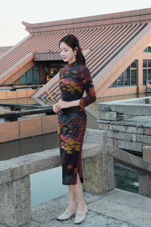 逸红颜明月优选 #磨毛旗袍【花月夜】古色古香优雅美人，油画莲花江景图 商品图7