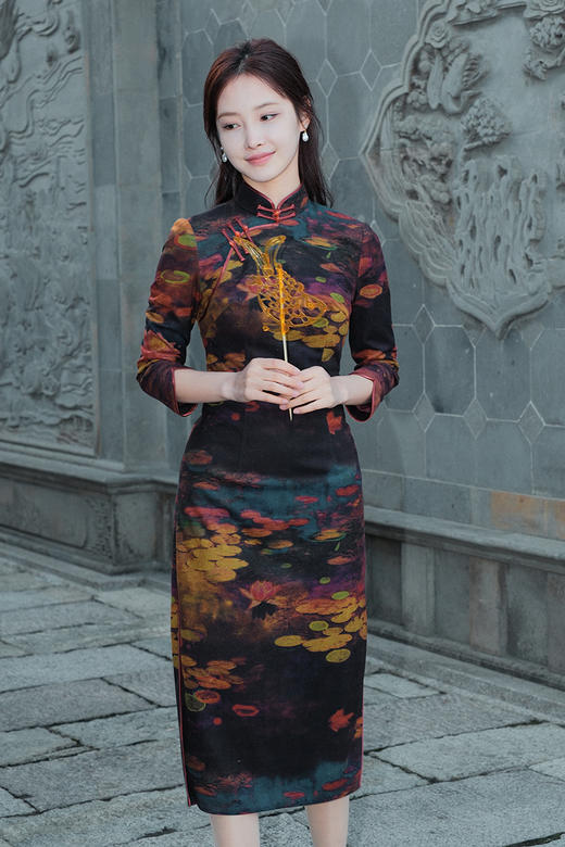 逸红颜明月优选 #磨毛旗袍【花月夜】古色古香优雅美人，油画莲花江景图 商品图11