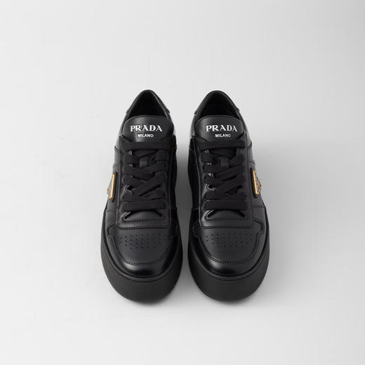 PRADA 普拉达 男士 Downtown Bold 珐琅金属三角形徽标皮革休闲运动鞋 黑色 1E792M 3LPF F0002 商品图1