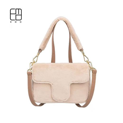 EMO·毛毛包 秋冬氛围风格任意切换经典色系邮差包 百搭不过时 商品图0