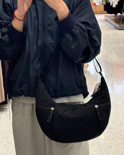 山东青岛订单，随便对比专柜的品质！ 24新款露露Lulu 牛角包 腋下包斜挎包 双侧口袋包 商品图3