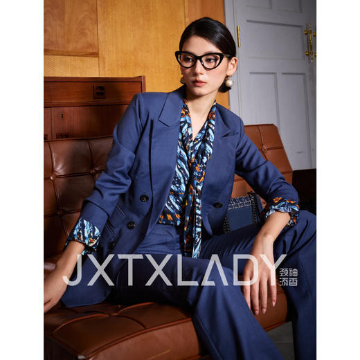 J81A2364“主持人款”干练套裤 大气女总裁 权威 领导力 高级感  颈袖添香 商品图5
