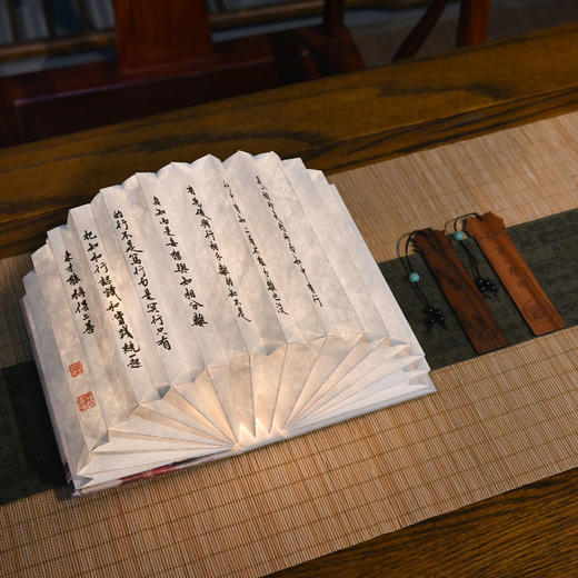羽诗制造出品 纸上乾坤阳明书灯书签礼盒套装 商品图1