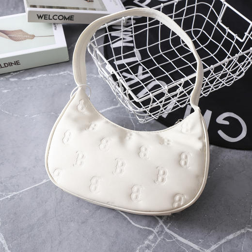 MLB 印刻老花腋下包 商品图4