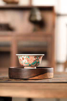 莲画堂红绿彩双狮滚绣球压手杯