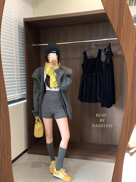 Read Nameless /深灰色潮牌云朵大卫衣+黑色高弹丝绒直筒裤 2024/10/10 商品图2