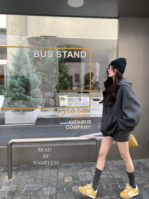 Read Nameless /深灰色潮牌云朵大卫衣+黑色高弹丝绒直筒裤 2024/10/10 商品图14