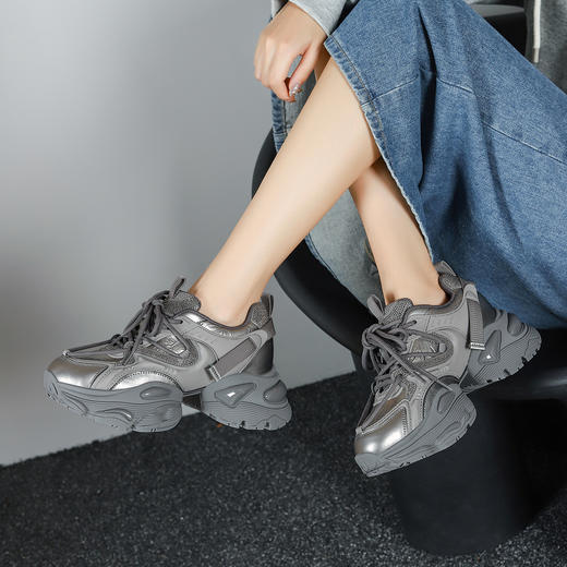 Safiya/索菲娅2024秋冬加绒爆款烫钻系带增高厚底百搭休闲运动老爹鞋 SF44112439 商品图7