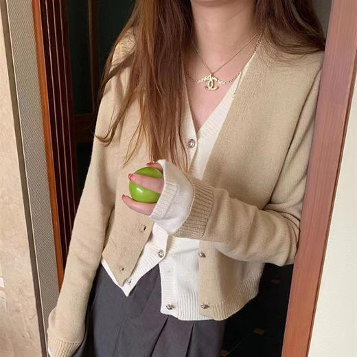 简单入秋双层针织开衫~手感炒鸡柔软!v领假两件小香风针织开衫外套毛衣女设计感别致软糯撞色上衣单穿显瘦，叠穿无可挑剔盐可甜轻松融入各种风格 商品图2