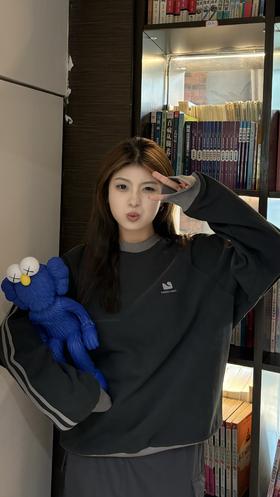 OOTD｜Cleanfit 简单出门 懒惰又显白的麂皮绒卫衣🩹