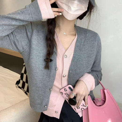 简单入秋双层针织开衫~手感炒鸡柔软!v领假两件小香风针织开衫外套毛衣女设计感别致软糯撞色上衣单穿显瘦，叠穿无可挑剔盐可甜轻松融入各种风格 商品图3