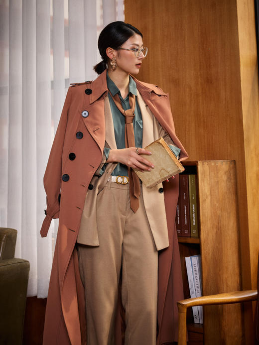 “曼哈顿Lady”颈袖添香-风衣-J20394708A 颈袖添香2024秋冬职场气质时尚中长款修身外套女士大衣 时尚气质大衣 商品图4