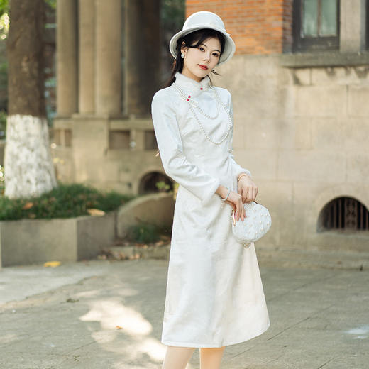 新中式旗袍2024秋冬新款年轻款缎面提花加绒修身小个子改良版旗袍KK2509 商品图2