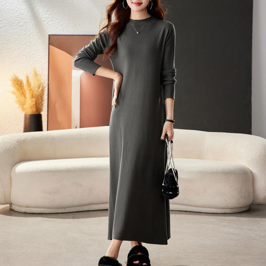 CC-16-9177秋冬圆领宽松显瘦长款针织连衣裙2024秋冬配大衣打底A字裙毛衣裙 商品图0