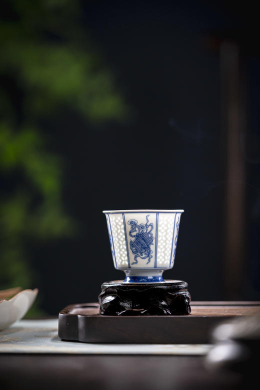 富玉窑  景德镇全手工青花玲珑琴棋书画手作茶器品茗杯主人杯 商品图0