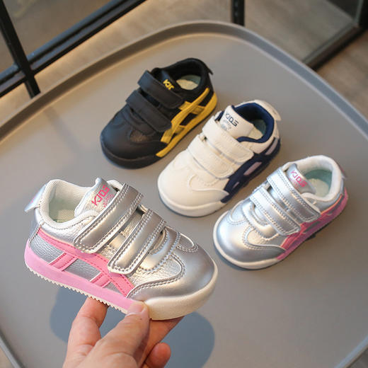 【魔术贴设计，穿脱方便】秋季宝宝鞋防滑小白鞋 男女童鞋 时尚防滑休闲软底跑步鞋 中小童鞋-QQ 商品图3