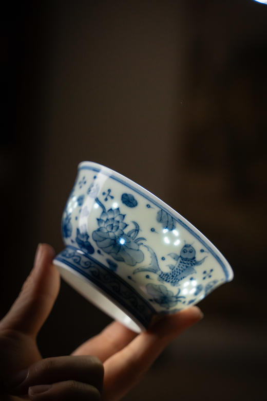 富玉窑  景德镇全手工青花玲珑荷花鱼手作茶器品茗杯主人杯 商品图1