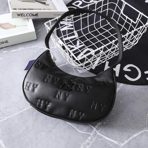 MLB 印刻老花腋下包 商品图2