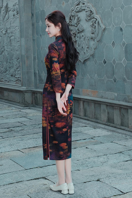 逸红颜明月优选 #磨毛旗袍【花月夜】古色古香优雅美人，油画莲花江景图 商品图12