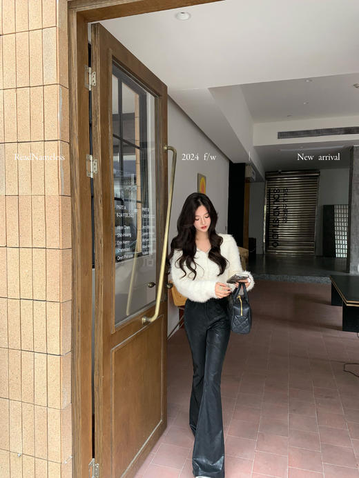 Read Nameless /【经典返场】——无敌显瘦的一条弹力喇叭皮裤 2024/10/10 商品图1