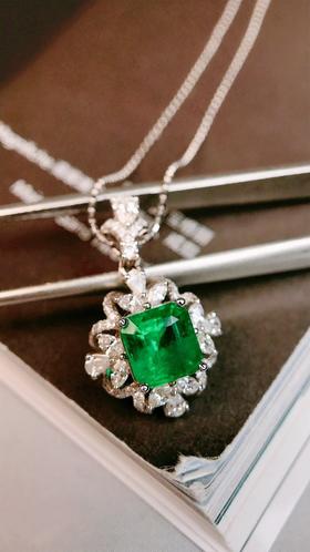 1.35克拉祖母绿吊坠