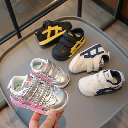 【魔术贴设计，穿脱方便】秋季宝宝鞋防滑小白鞋 男女童鞋 时尚防滑休闲软底跑步鞋 中小童鞋-QQ 商品图2