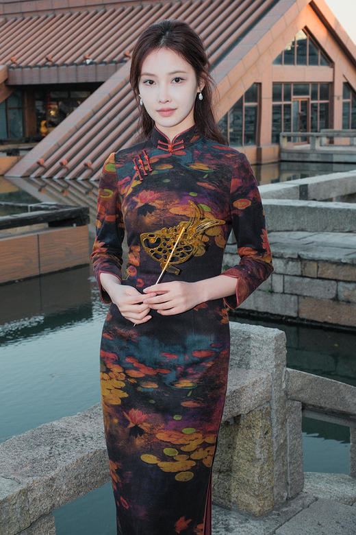 逸红颜明月优选 #磨毛旗袍【花月夜】古色古香优雅美人，油画莲花江景图 商品图0