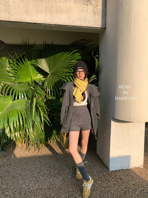 Read Nameless /深灰色潮牌云朵大卫衣+黑色高弹丝绒直筒裤 2024/10/10 商品图4