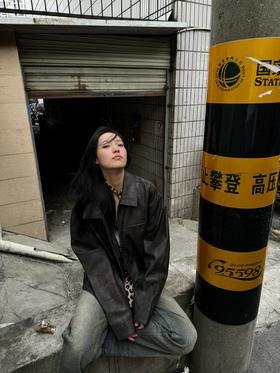 复古皮衣➕工装牛仔有点帅啊我说