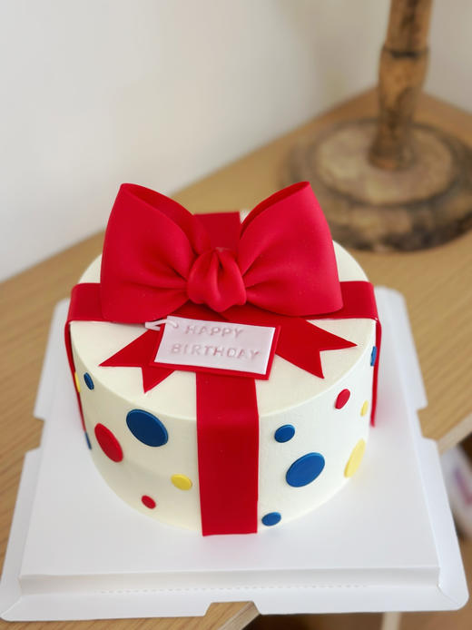 网红精致的蝴蝶结蛋糕，全部翻糖巧克力制作，蛋糕装饰全部可食用，需提前48小时以上预订 商品图3