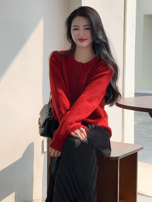 【百图lulu定制】【桃心开衫】仿羊毛 软糯细腻 丝绸包爱心扣 开衫 商品图2