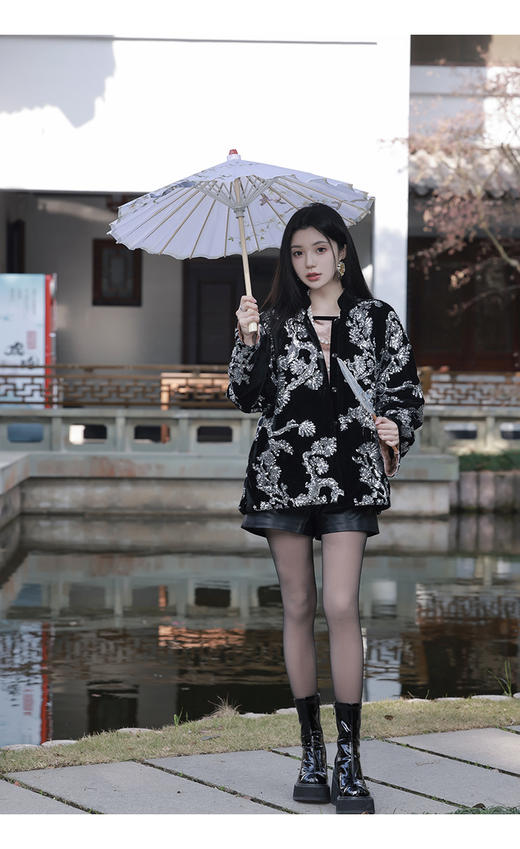 清仓捡漏【过年战袍】LIN CHAO ZHANG 【龙鳞骨瓷】满版龙鳞骨瓷羽绒外套 商品图1