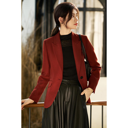 精纺羊毛西装 超正剪裁 质感复古酒红 抗皱挺括好打理 米思阳2026春季新款立体剪裁显瘦显白干练外套4442 商品图5