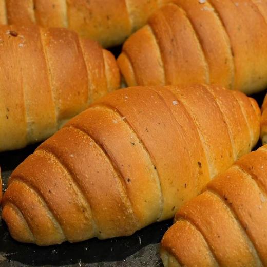 现烤面包—青酱罗勒盐可颂 商品图0