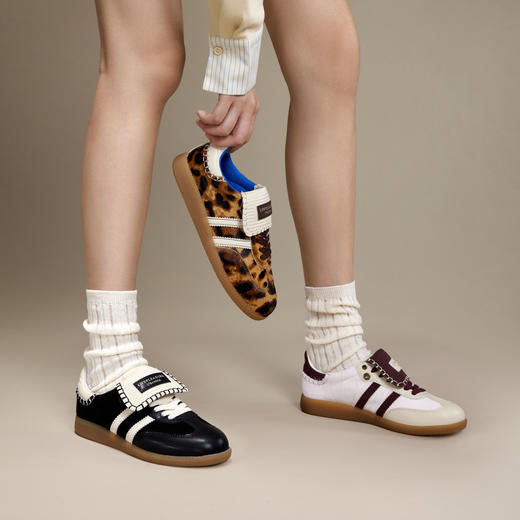 千百度复古个性德训鞋女秋季时尚休闲鞋豹纹潮酷运动鞋A24497802 商品图1