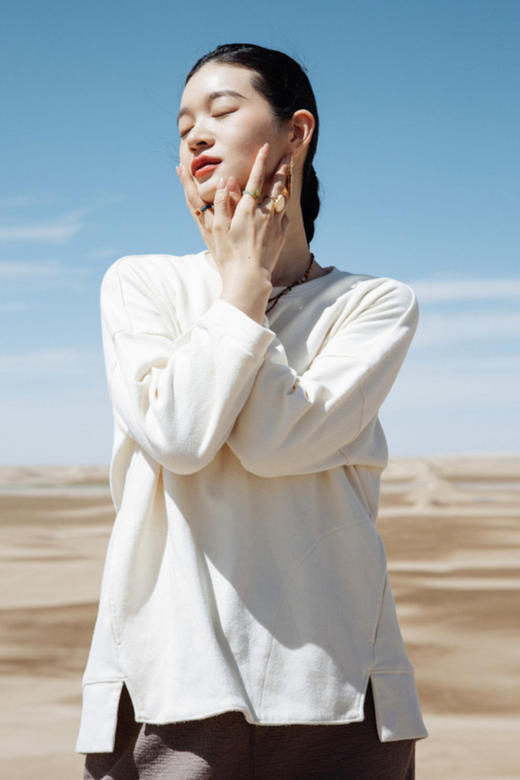 绽放712朵/早秋宽松设计感开衩圆领落肩*精纺长绒棉中长款卫衣 商品图5