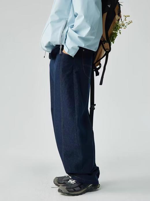 步履不停/4C42085C/阔腿深蓝色水洗弯刀牛仔裤 商品图2